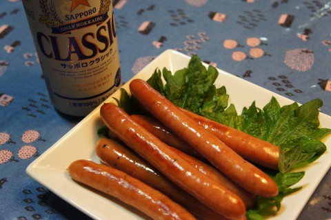 スモーク荒挽ウィンナーには缶ビール～♪