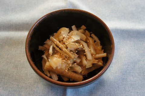 有名天丼店の漬物・がり牛蒡