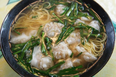 食いしん坊主軒のワンタン麺