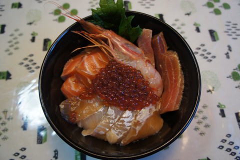 食いしん坊主亭の海鮮丼