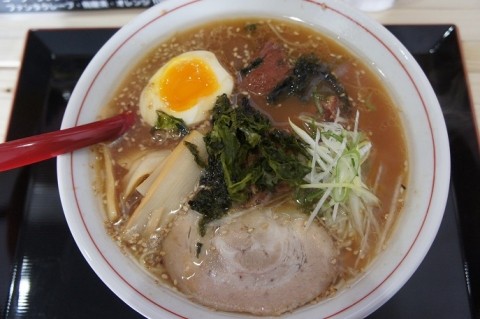 新店オープン! Noodle&Kitchen わ~るど さんの とんこつ煮干し醤油