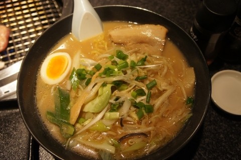 初訪~♪焼肉の虎さんの にくとらラーメン豚骨醤油&一人焼き肉