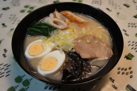 食いしん坊主軒のコク白湯とん塩ラーメン