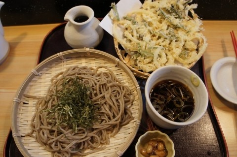 幕別町札内・竹葉寿司さんの山菜かき揚げ天ざる蕎麦