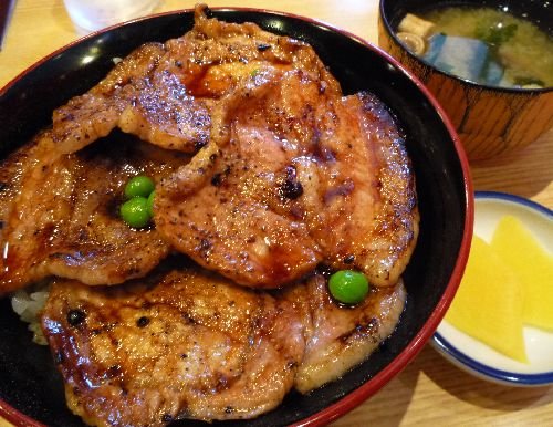 帯広名物　豚丼/豚丼のぶたはげ