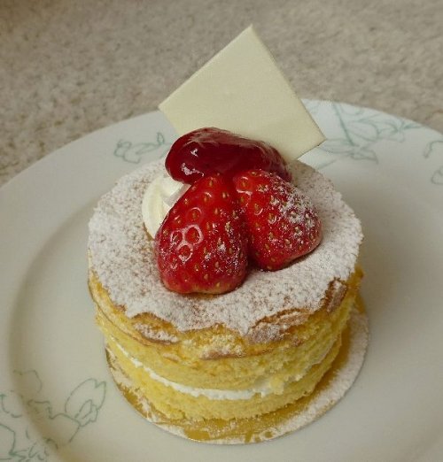 ハチミツといちごのパンケーキ/菓子の家