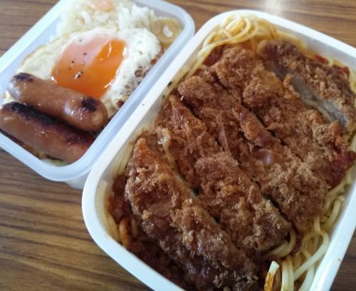 男の手弁当。