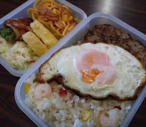 男の手弁当。