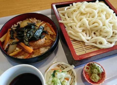 ざるうどんとミニ豚ホタテ丼セット/めしcafeピグレット