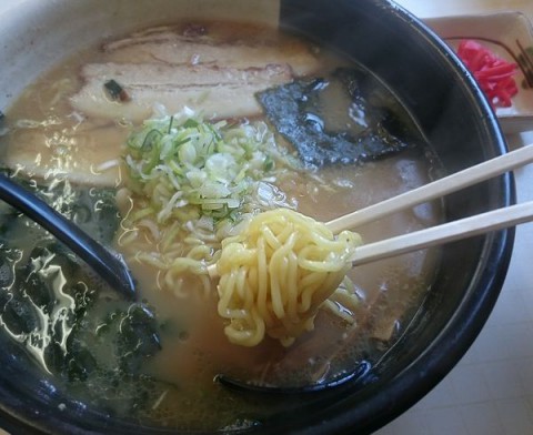 とんこつラーメン(正油)/傳龍軒