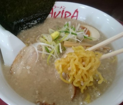 とんこつ正油ラーメン/ラーメン AKIRA