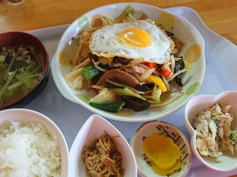 肉野菜定食/めしcafeピグレット