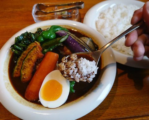 チキンと夏野菜スペシャル/カレーリーフ