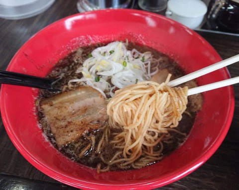 黒豚骨ラーメン/TONKOTSU NOODLES TAZATON