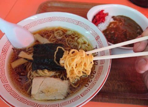 究極のランチ　小さいラーメンと小さいカレー/ラーメン・カレー　久平