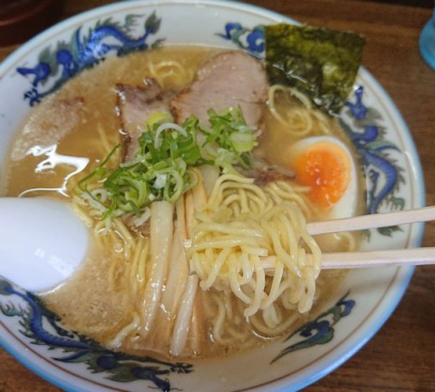 復活　塩ラーメン/ラーメン村