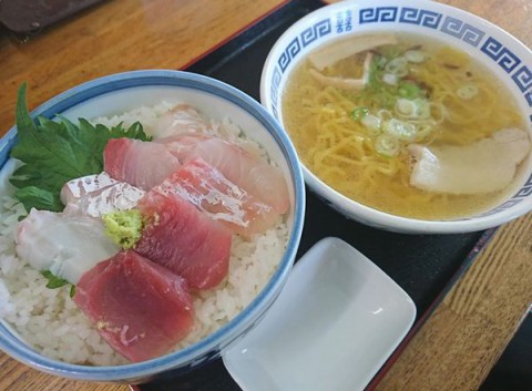 ランチ　小海鮮丼と小ラーメン(塩)セット/ラーメン　まかないや