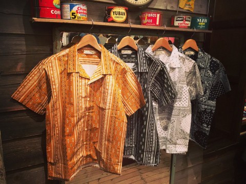 総柄シャツ