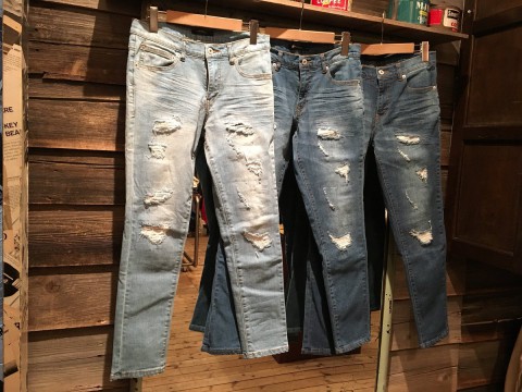 新作!!ダメージスキニーテーパードデニムパンツ