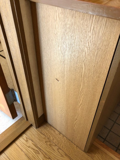 下駄箱の陥没補修