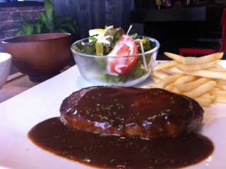 明日は定休日です。