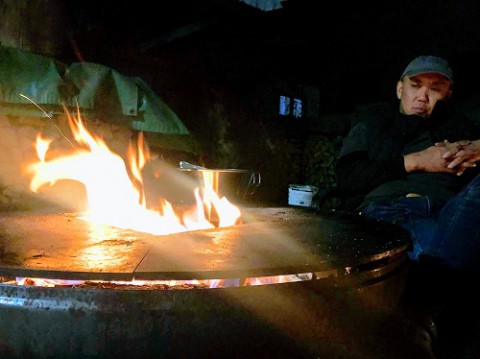 今夜は外で...まさかのBBQ