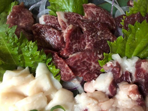 【昼酒　夜酒】レバ刺　タン刺　ハツ刺　馬刺しは栄養満点