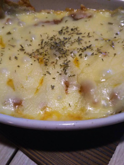 【昼酒　夜酒】日本酒にはグラタンがマッチ　海老に牡蠣にきのこのグラタン