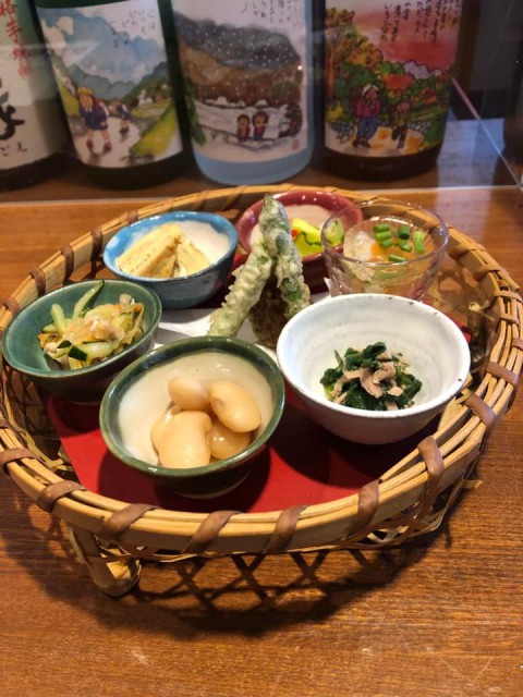 【昼酒　夜酒】お酒も楽しめそうなチョコチョコ料理を篭盛ランチで