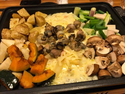 【昼酒】チーズと日本酒ときのこは相性抜群　美味すぎてノマサル