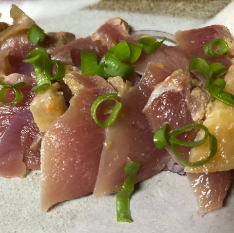 【昼酒　夜酒】お酒の肴に人気な『鶏のたたき』スモーキーで美味しいよ