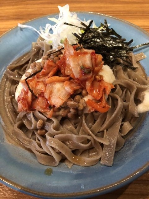【昼酒 夜酒】お酒のあてに『変わり蕎麦』も人気 キムチ納豆蕎麦