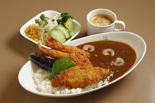 カレーSHOPジャングル1 夏!!海鮮まんぷくカレー 880円