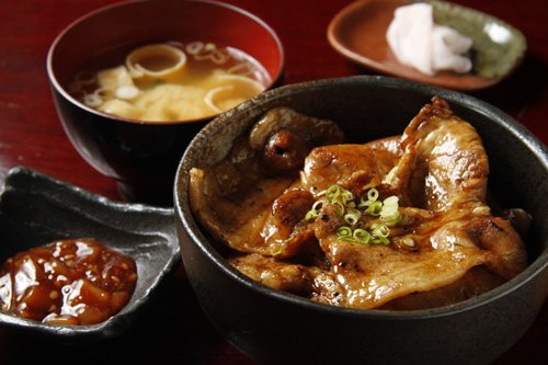 古季庵 いろり 網焼き豚丼 900円