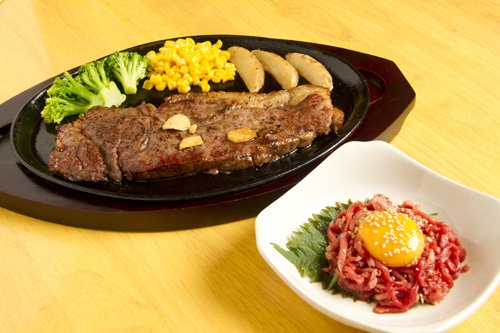 ごはん処えびす亭 サーロインステーキ200g 2,380円 ユッケ 800円