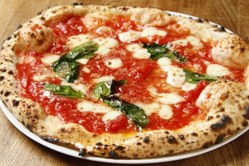 Pizza カチバル マルゲリータ 880円