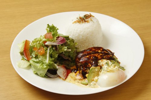 cafe chouchou Wチーズとアボガドの温玉のせハンバーグ 1,080円