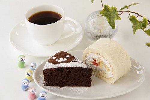 FLOWMOTION ブレンドコーヒー430円、気まぐれケーキ320円