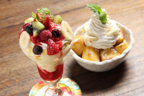 cafe CHAWA　フルーツパフェ　680円