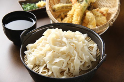 ほうとう 図無志亭 おざら550円、天ぷらセット1,250円