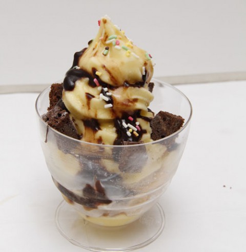 手作り菓子の店 こばやし ソフトクリームパフェ 360円