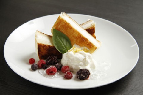 cafe ikoi(いこい) 冷たいムースのクラブサンド 600円
