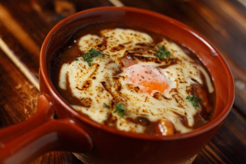 cafe AMBER GATE とろ~り卵の焼きカレードリア 900円