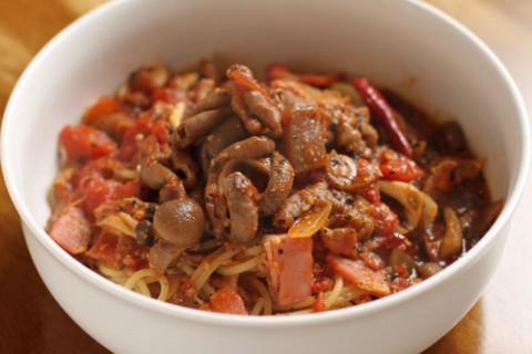 スパゲティ&モントーネ PASTA 豚モツのトマトスープパスタ 980円