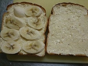 今日のレシピ―甘~い♪バナナサンドイッチ