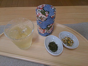 お茶と占いと暴力と