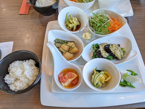 また緊急事態宣言で飲食店さん、大変ですね。