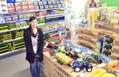 「バーンズ帯広」オープン記念、ブルーダー商品30%オフ、あと3日です。