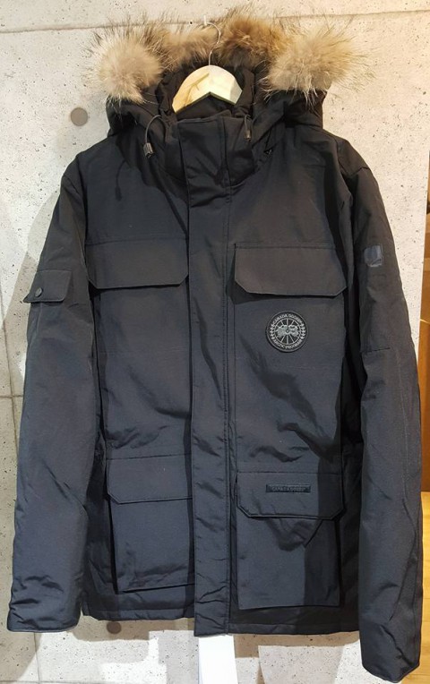 カナダグース　希少なブラックラベル　Canadagoose..blacklabel