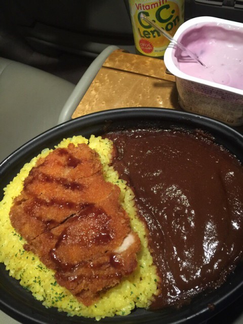 グエッ…